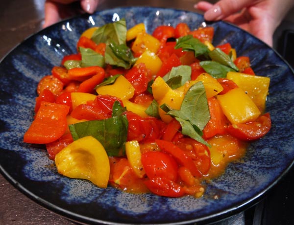 トマトとパプリカの温サラダ
