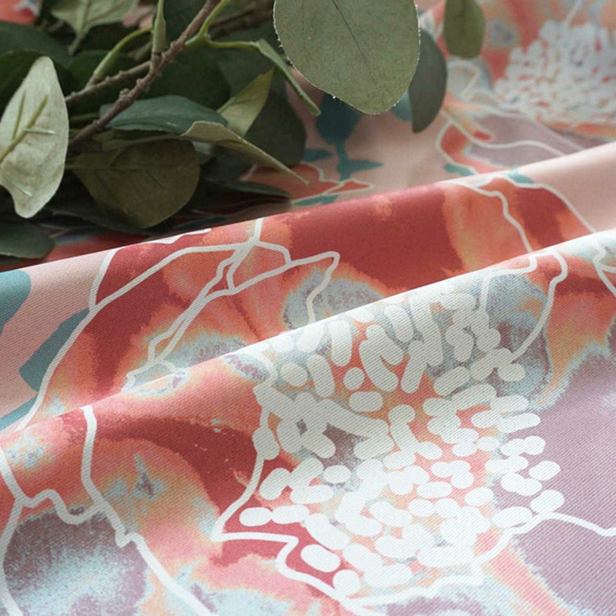 みずみずしい草花をモチーフにした2級遮光オリジナルカーテン＜メロウブロッサム＞