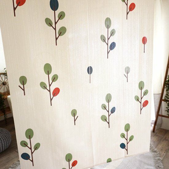 間仕切りにおすすめデザインのれん ＜カラフルツリー 85×150＞：1