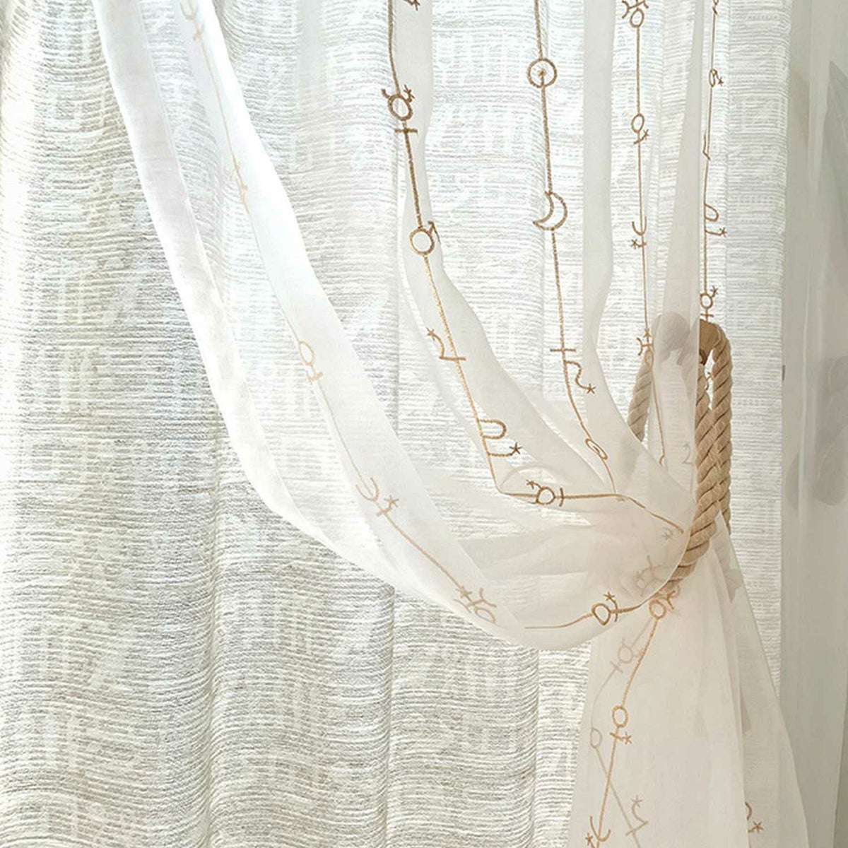 惑星記号モチーフのオリジナル刺繍レース＜レース ナハトカマル＞