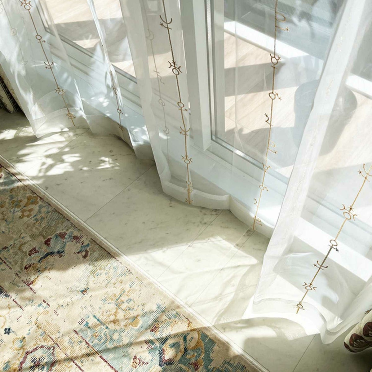 惑星記号モチーフのオリジナル刺繍レース＜レース ナハトカマル＞