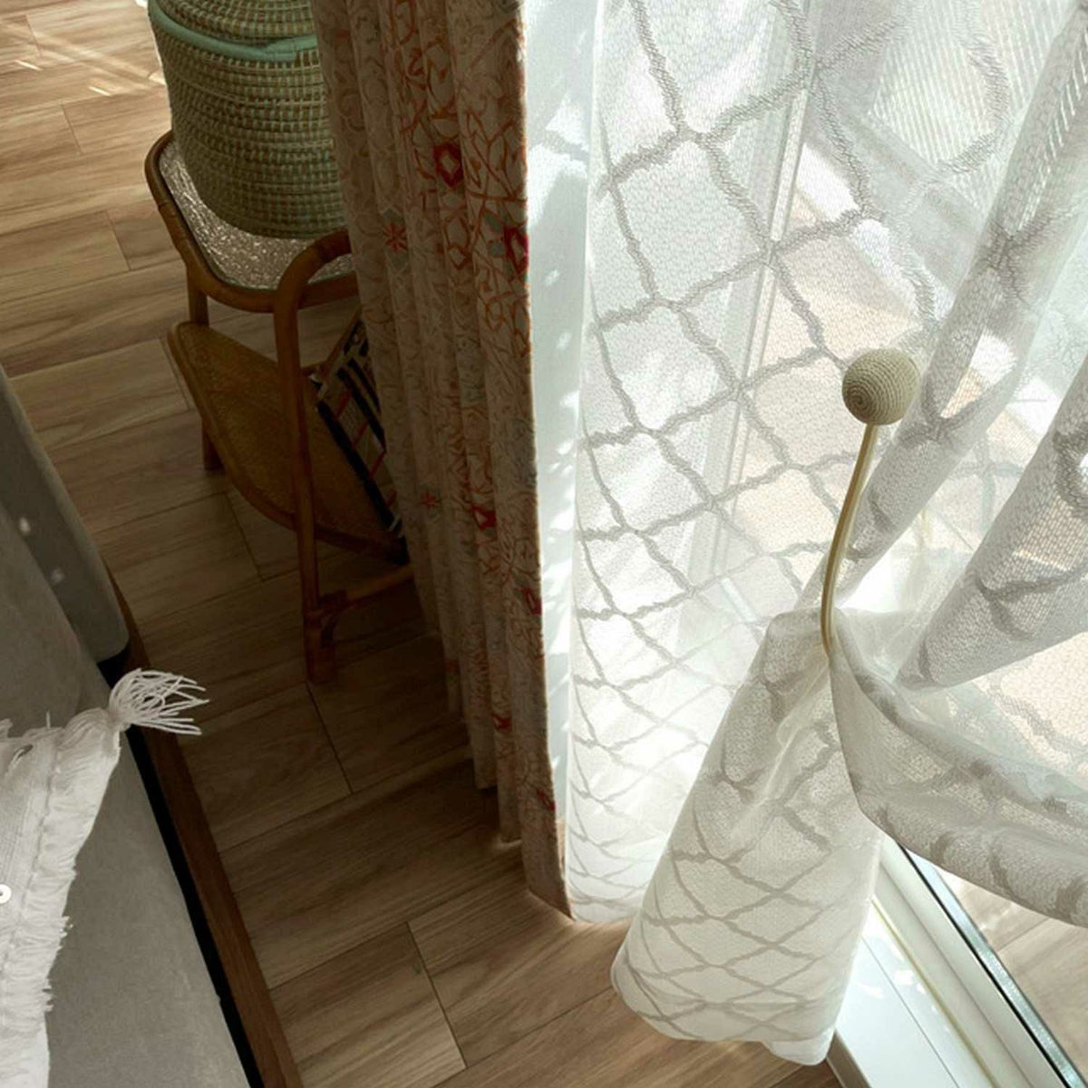 モロッコタイルをデザインした立体感のある編みレース＜レースタジン　ホワイト＞